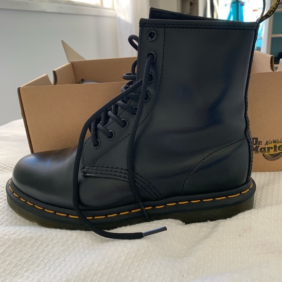 classic 1460 black dr martens 
size uk 4 eu 37 us womens 6 - Picture 3 of 4